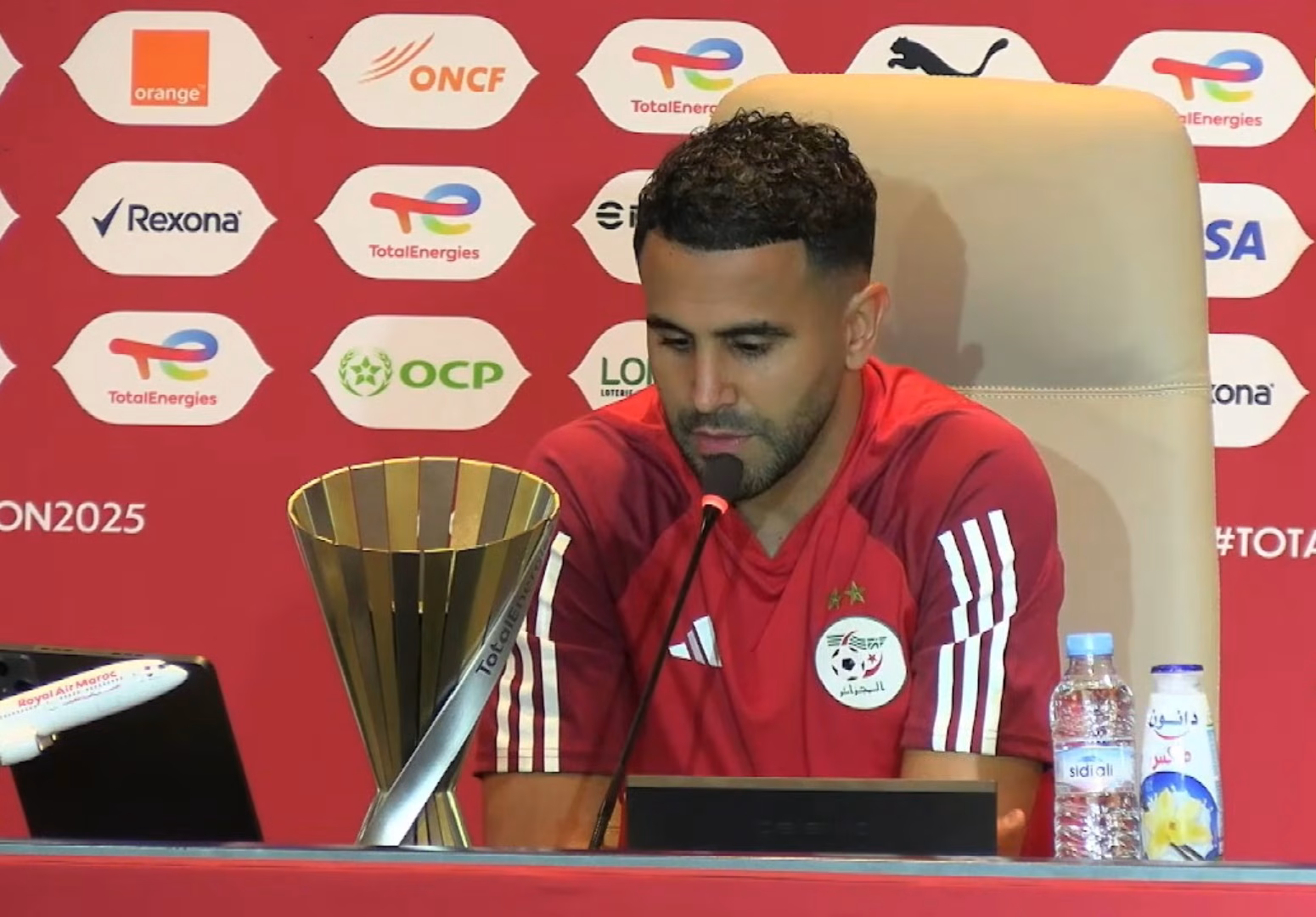 Lire la suite à propos de l’article CAN 2025 : « Gardons les pieds sur terre », prévient un Riyad Mahrez très prudent