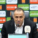 Brahim Hemdani, nouveau selectionneur de l equipe d Algerie, en conference de presse officielle expliquant son projet de jeu.