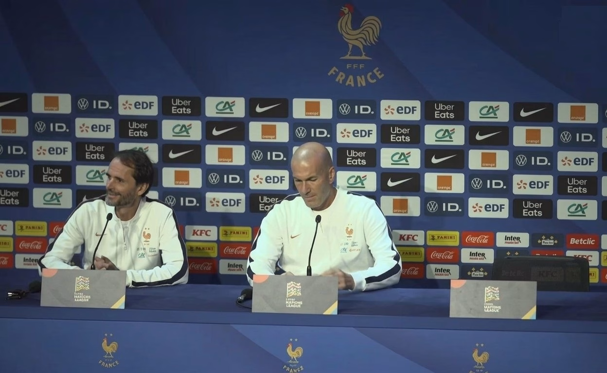 You are currently viewing Le Destin en Ligne de Mire : Zinédine Zidane face à l’Italie, l’Aube d’une Nouvelle Épopée pour les Bleus